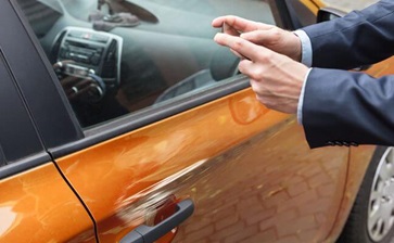 Managing fleets- man taking photo of vehicle globalblog'