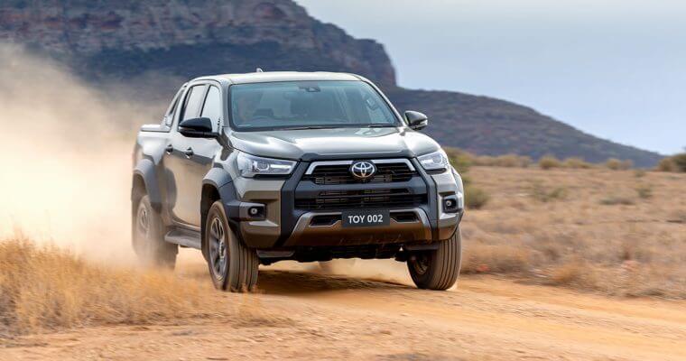 Toyota-HiLux-review-760x400 1