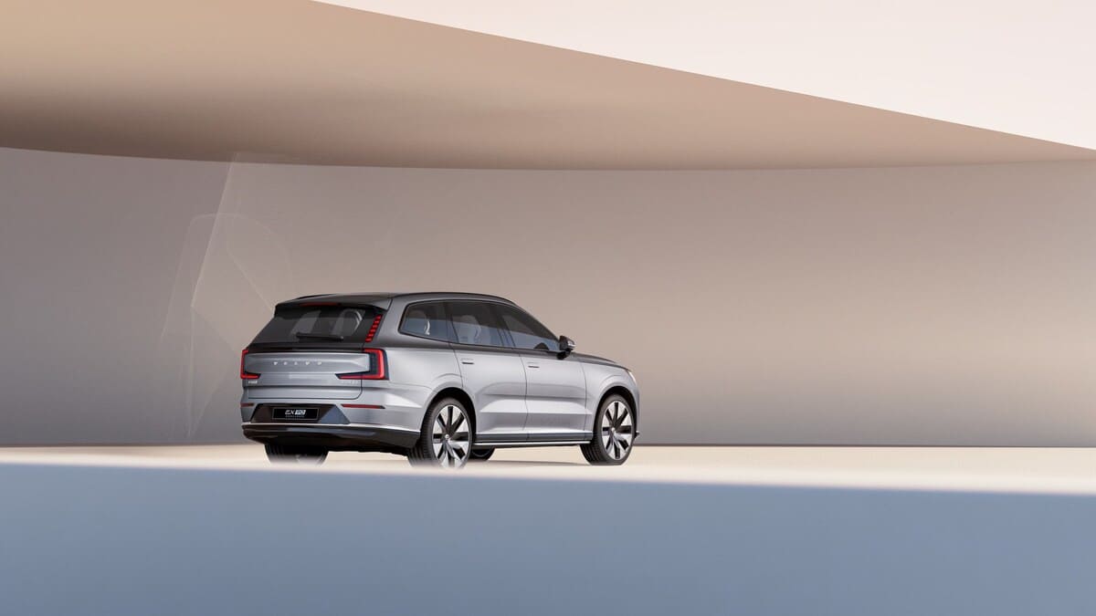 Volvo XC90, XC40, and XC60 models displayed in a dynamic automotive setting, showcasing their sleek designs and features.