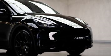 Shiny black vehicle Oridon with ceramic paint protection.