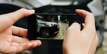 Men-Photographing-Car-Accident-Dinggo