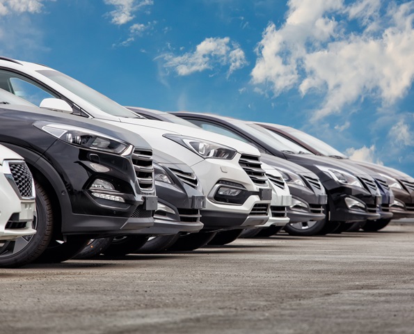 cars-for-sale-stock car-line-up-in-car-park