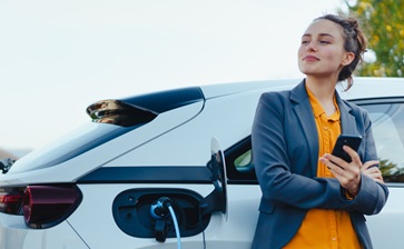 woman ev phone ...
